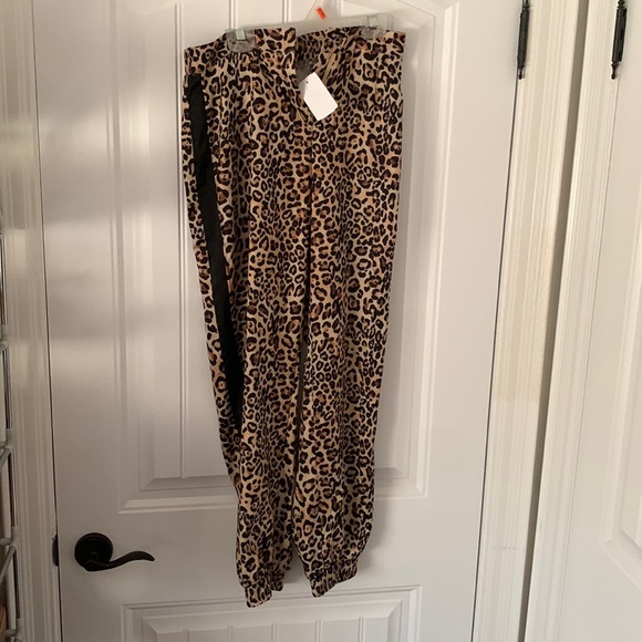 Cheetah Print pants - Picture 1 of 2